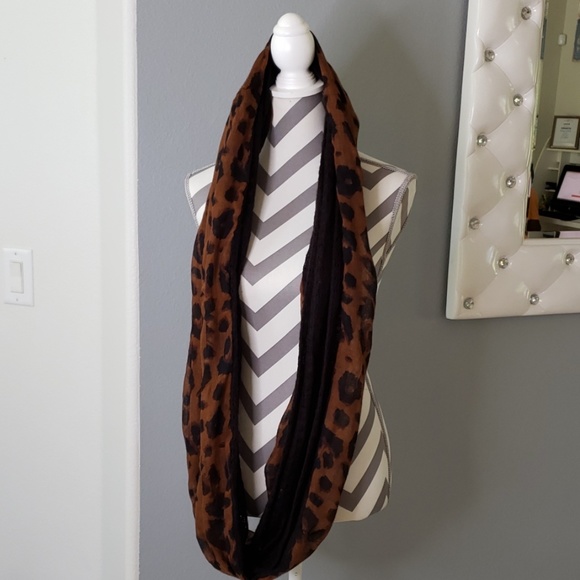 Leopard Infinity Scarf - Picture 3 of 3